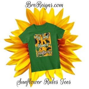 Just a girl in love with Sunflowers!🥰🌻